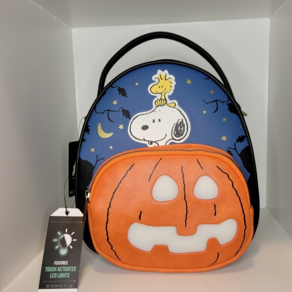 Peanuts Snoopy & Woodstock The Great Pumpkin Convertible Light Up Mini Backpack